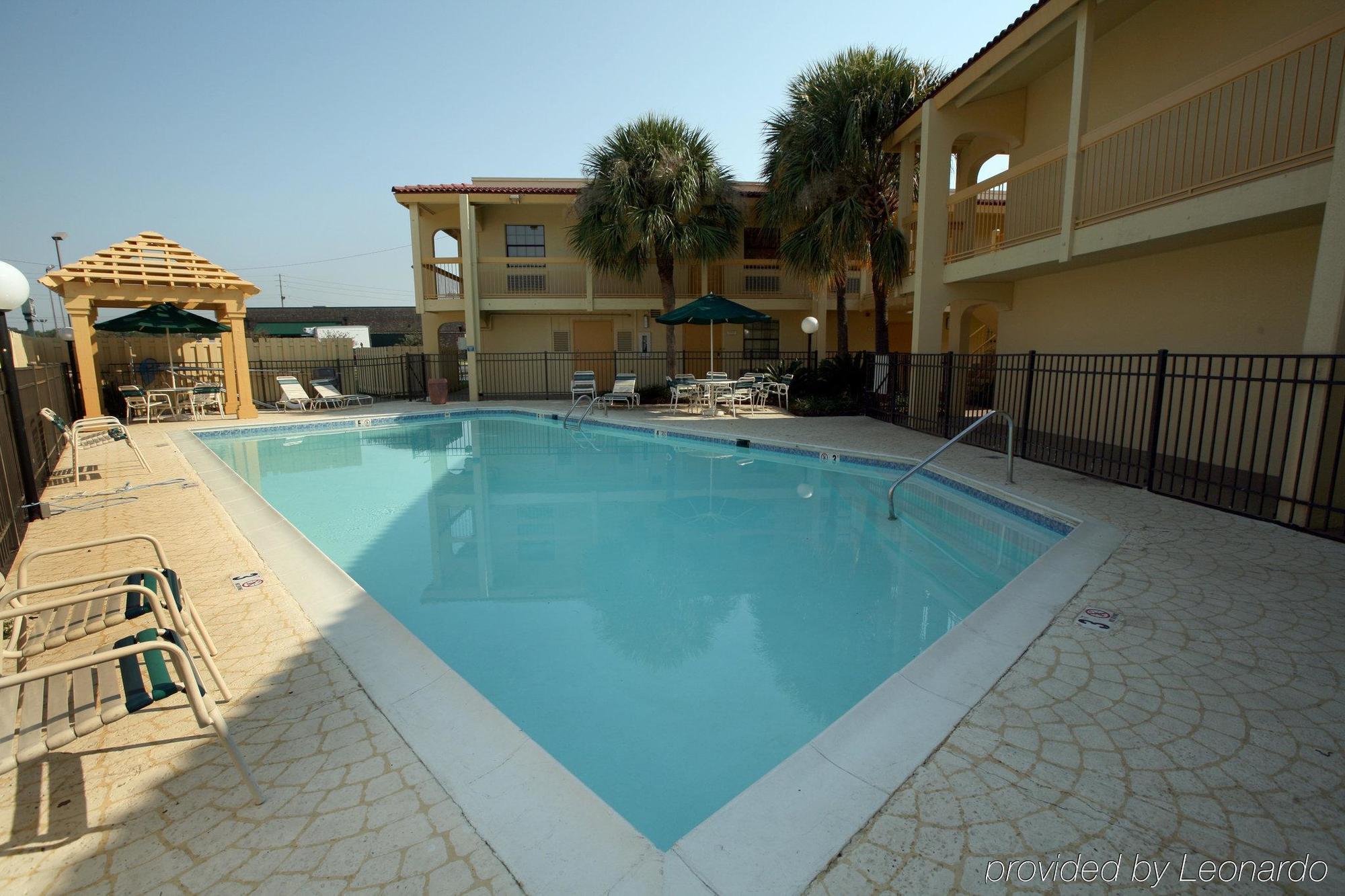 Travelodge By Wyndham Mobile Exterior photo